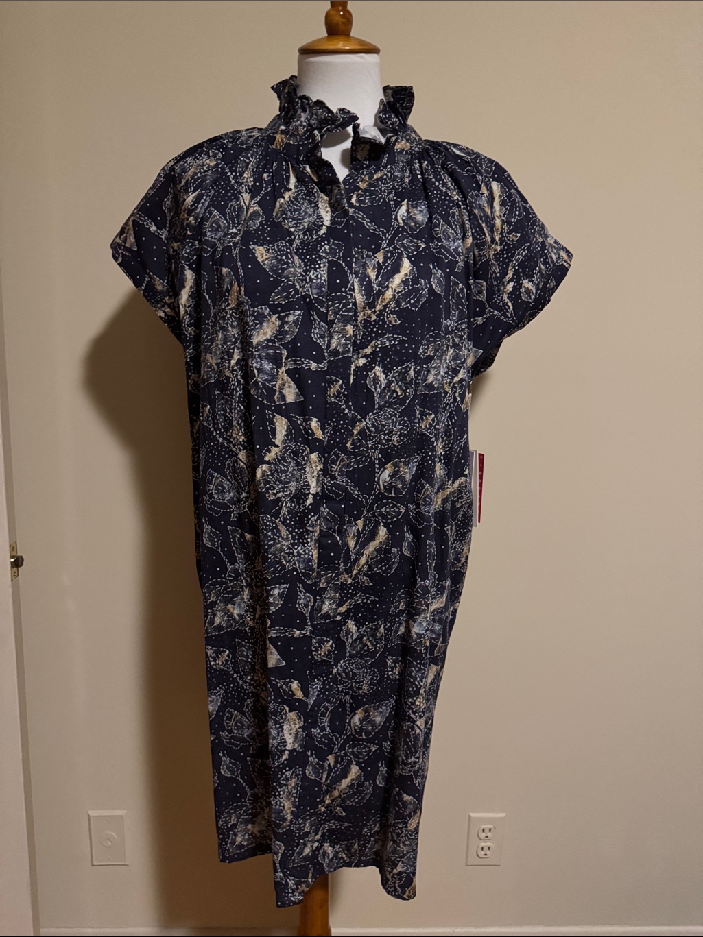 Never A Wallflower Vicki Button Down Dress In Shibori Rose Navy — image 7 of 8